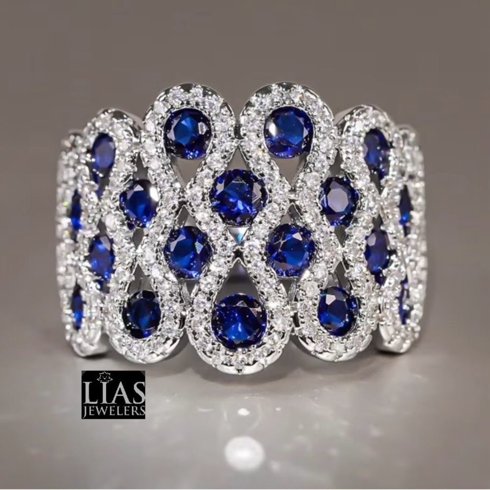 Brand New 18k White Gold Wedding Ring